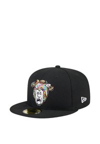 Schwarze Snapback-Baseballmütze mit buntem gesticktem Design, das ein Gesicht mit Lebensmitteln und hellen Mustern zeigt. New Era-Branding an der Seite.