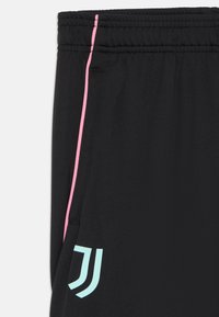 Zwarte sportbroeken met een elastische tailleband, voorzien van een roze zijstreep en een lichtblauw logo op het onderste deel van het linker been.