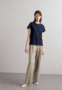 Filippa K SOFT TEE - Lihtne T-särk - navy