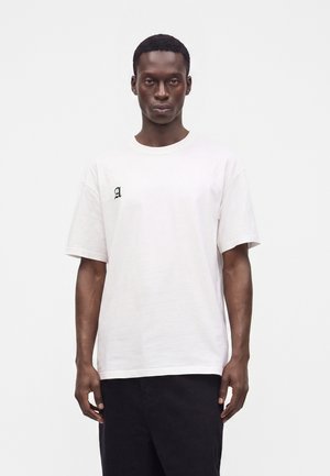 ARKK Copenhagen, GOTHIC BOXY TEE UNISEX - T-shirts print - white