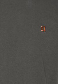 Les Deux T-shirt básica - raven/orange