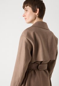 MARCIANO BY GUESS CHRISTINA - Ballonkabát - taupe