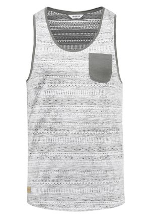 Heren tanktop in grijs en wit met een gestreept ontwerp, een ronde hals en een borstzak. Gemaakt van lichte stof met een gladde textuur.