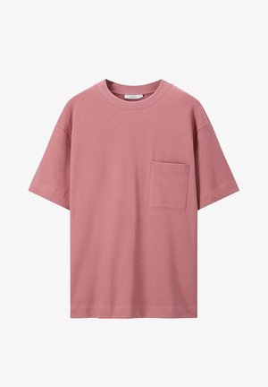 Rosa Baumwoll-T-Shirt mit Rundhalsausschnitt, kurzen Ärmeln und einer linken Brusttasche; hat eine glatte Textur und eine entspannte Passform.