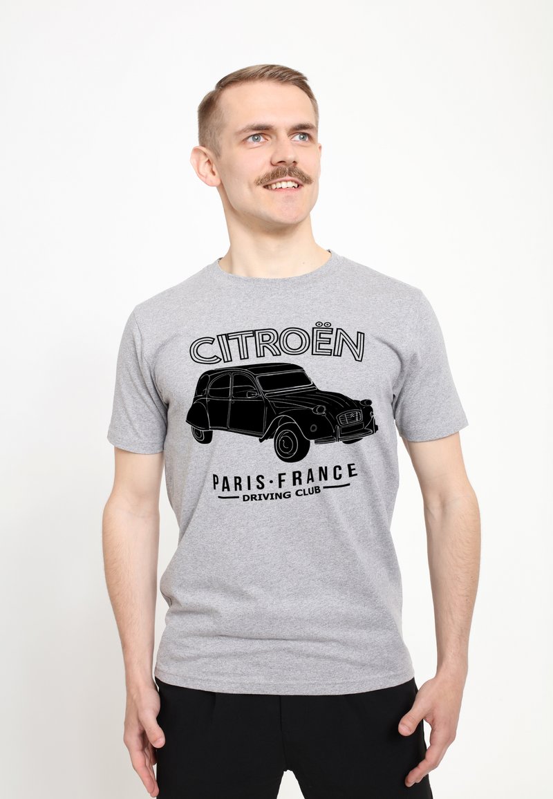 T-shirt in cotone grigio con grafica in outline nera di un'auto Citroën vintage, con il testo "CITROËN PARIS-FRANCE DRIVING CLUB".
