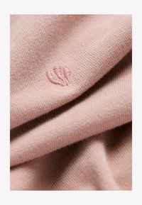 Unselected, pink