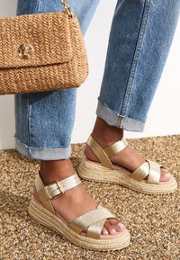 New Look - CROSSOVER STRAP - Wedge sandals - gold Thumbnail Image 1