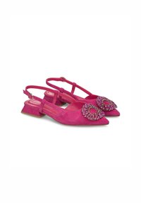 Rosa Wildleder Slingback Schuhe mit spitzem Zehenbereich, niedrigem Blockabsatz und einer dekorativen, mit Juwelen besetzten Verzierungen an der Vorderseite.