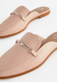 Next FOREVER COMFORT REGULAR FIT - Slip-on sandaler - nude