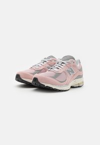 New Balance M2002 UNISEX - Sneaker low - orb pink