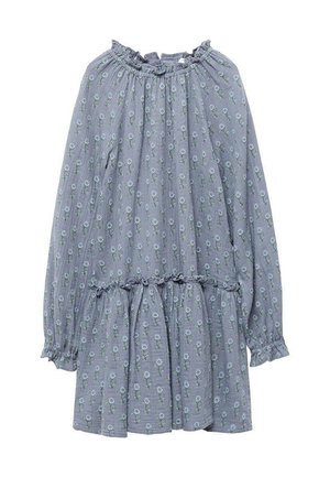Abito floreale blu con scollo arricciato e maniche lunghe. Presenta volants arricciati e un piccolo motivo di fiori verdi e bianchi.