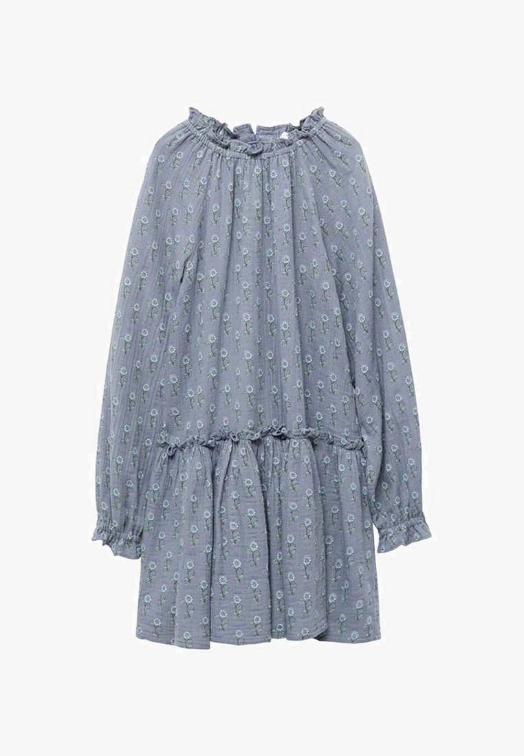 Plava cvjetna haljina s naboranim vratom i dugim rukavima. Ima nabrane slojeve i mali uzorak zelenih i bijelih cvjetova kroz cijelu haljinu.