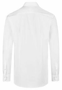 Chemise blanche à manches longues avec un col pointu, des poignets boutonnés et une texture lisse et unie. Présente un pli au dos pour un confort supplémentaire.