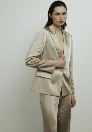 Silvia blazer main image 1