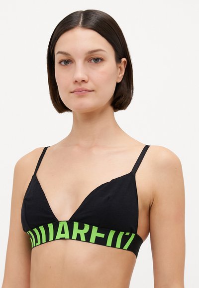 Reggiseno triangolare nero realizzato in morbido cotone. Presenta spalline sottili e regolabili e una fascia larga verde stampata con la parola "ARE" in lettere grasse.