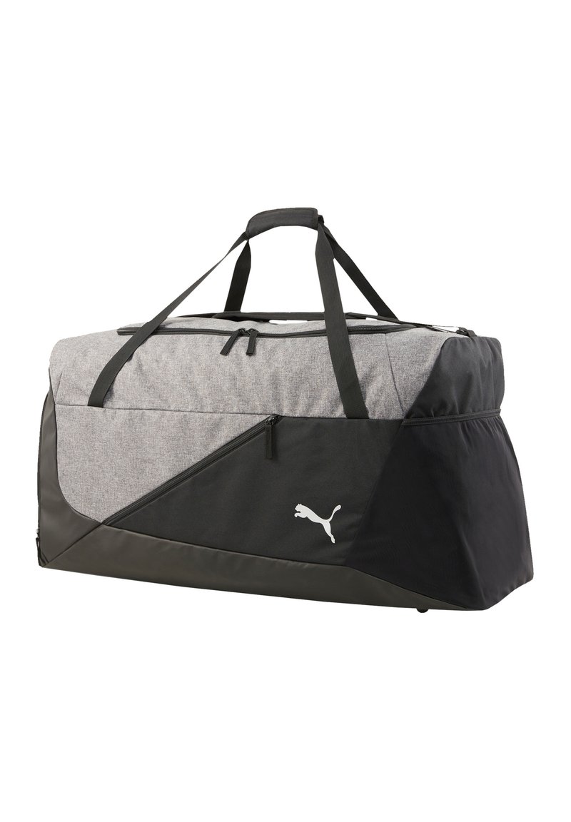 Grande borsa duffel in poliestere grigio e nero, dotata di manici doppi, apertura superiore con zip e tasca laterale con logo PUMA.