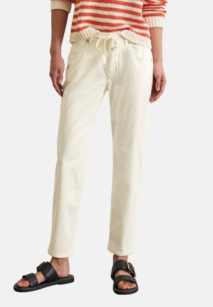 Marc O'Polo MODEL THEDA BOYFRIEND - Jeans Relaxed Fit - white cotton