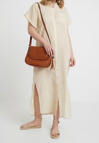 Anna Field Taška s příčným popruhem - cognac