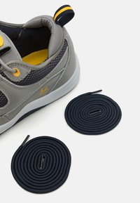 és TWO NINE 8 UNISEX - Skatová obuv - grey/navy/yellow
