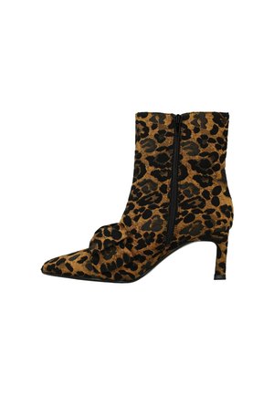 Leopard print ankle boot with a pointed toe, black zipper detail, and a slender heel; made of textured fabric for a unique look.