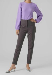 Vero Moda Kalhoty - grey