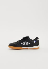 Umbro SPECIALI TR LEATHER
UNISEX - Trainers - black/white/royal