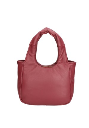 Rode leren handtas met gevoerde, afgeronde handgrepen en een met rits afsluitbaar hoofdvak, afgebeeld tegen een witte achtergrond.