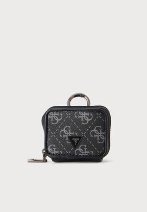 Petit étui zippé Guess noir et gris à motif avec un porte-clés en métal sur le dessus et une languette pour tirette latérale.