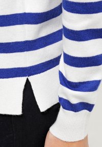 Zalando Essentials Sweter