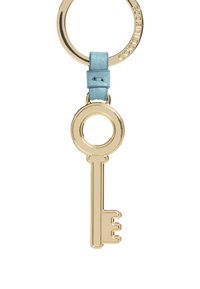 Portachiavi a forma di chiave dorata con un cinturino in pelle azzurro chiaro, dotato di un anello rotondo per il fissaggio e una superficie liscia e lucida.