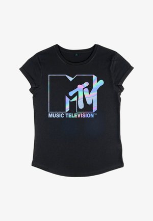 Zwart T-shirt met korte mouwen en opgerolde zomen, met een groot holografisch MTV-logo en de tekst "Music Television" aan de voorkant.