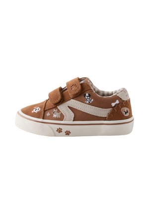 Brun småbørnssko med beige detaljer og broderet hund, ben, poteaftryk og velcrobånd formet som poter.