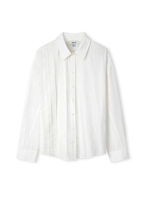 Witte blouse met lange mouwen, knopen, kraag en verticale plooien en kanten details aan de linkerkant vooraan.