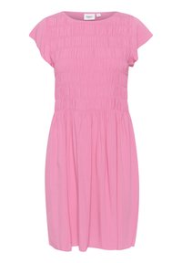 Robe rose avec un corsage smocké et de courtes manches à volants. Jupe fluide avec une texture froncée, fabriquée en tissu léger.