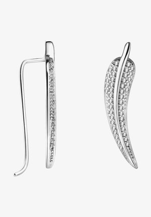Srebrne kolczyki z motywem liścia, posiadające gładką powierzchnię i osadzone przezroczyste kamienie szlachetne wzdłuż jednej krawędzi dla dodatkowego detalu.