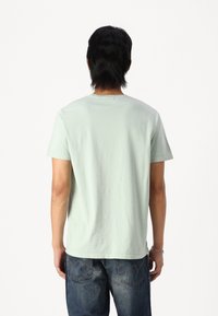 Kaotiko TECHNO LOVERS CLUB UNISEX - Camiseta estampada - green