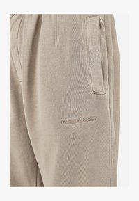 Niewybrane, vintage rock grey