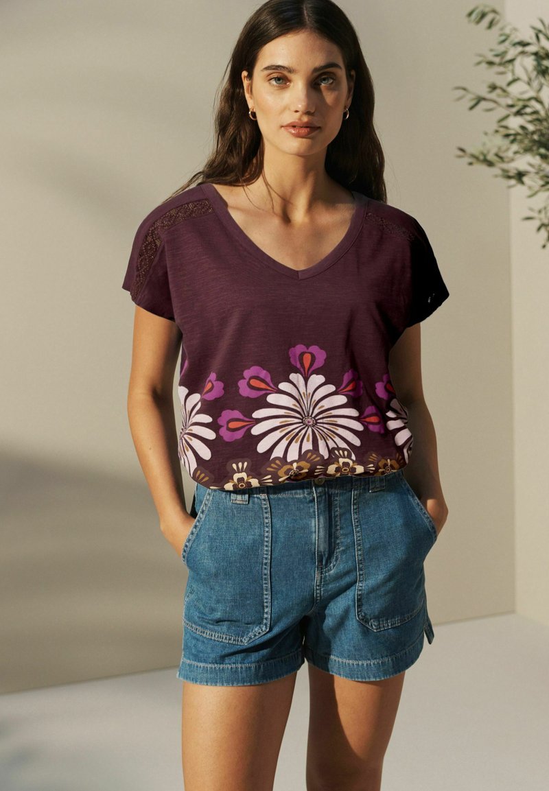 Next V-NECK BUBBLE HEM - REGULAR FIT - Tricou cu imprimeu - red print