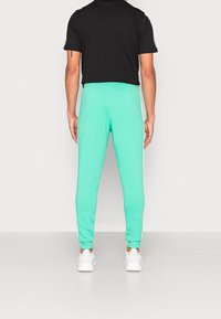 adidas Originals Träningsbyxor - green