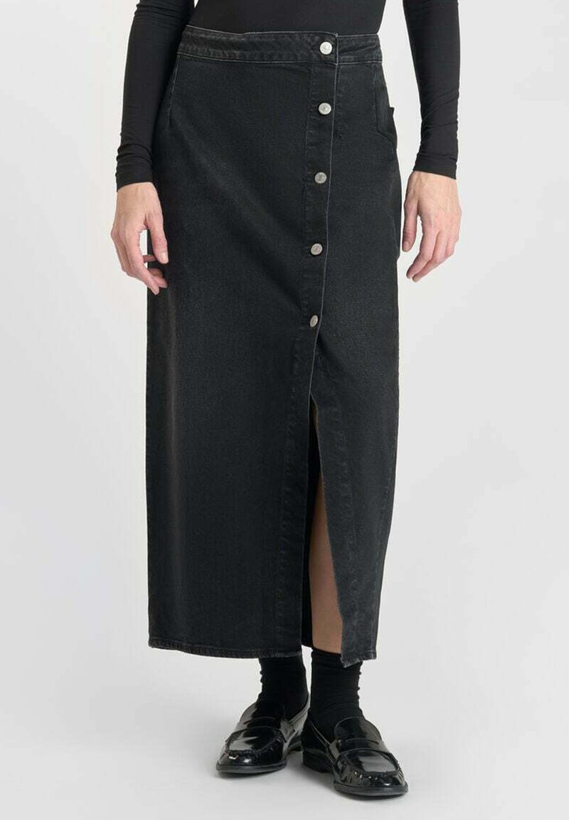Zwarte denim rok met een sluiting aan de voorkant met knopen, een zijsplit en twee zakken. Heeft een hoge taille en een rechte silhouette.