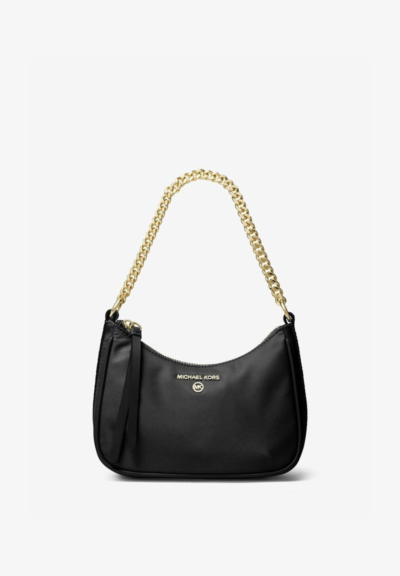 Sac à main noir Michael Kors avec bandoulière chaîne dorée et logo sur le devant, fermeture éclair et tirette en cuir sur fond blanc.