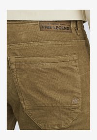 Vybráno, dusky green