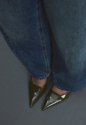 Stradivarius, Escarpins à talons hauts - green