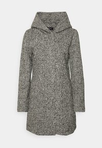 Cappotto grigio e nero con un grande cappuccio, maniche lunghe e silhouette dritta. Presenta un tessuto texturizzato e chiusura frontale.