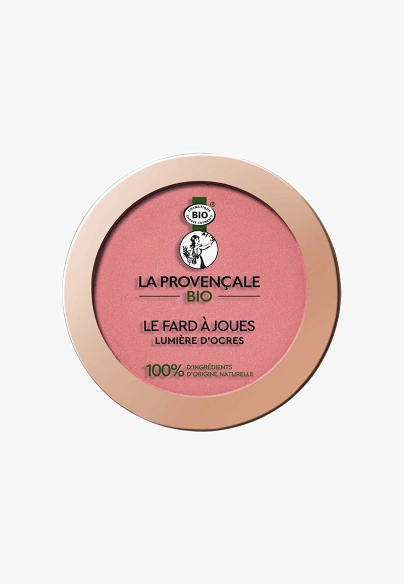 Fard à joues dans un contenant rond en métal rose doré ; poudre rose douce à l'intérieur ; l'étiquette indique des ingrédients 100% naturels.