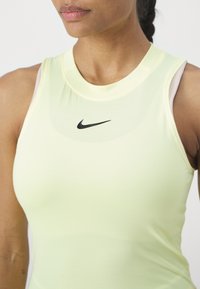 Nike Performance ADVANTAGE TANK - Topp - light laser orange/black