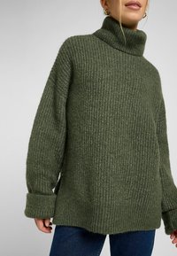 Lee Trui - olive gray