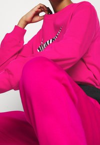 Nike Sportswear Sweatshirt - pink