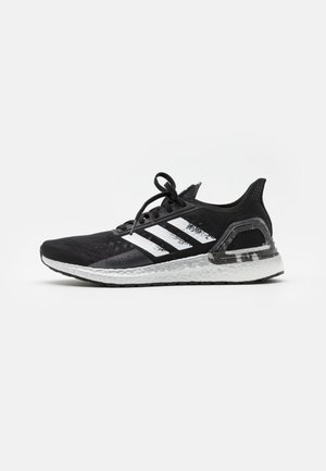 ULTRABOOST PB DNA SPORTS RUNNING SHOES - Zapatillas de running neutras - core black/footwear white/signal coral