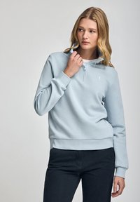 Unselected, baby blue